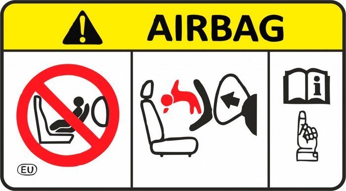 Наклейка рядом с кнопкой отключения передней подушки показывает, что случится с креслом и малышом, когда подушка сработает
